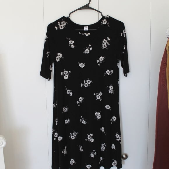Old Navy Dresses & Skirts - Old Navy Black Floral Dress